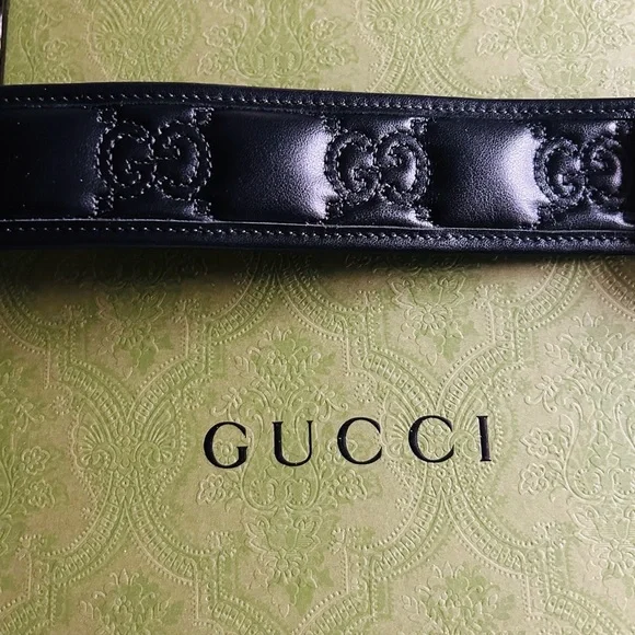 Gucci Black Leather Belt with Embossed GG Comes with Box, Bow & Dust Bag - Picture 2 of 7